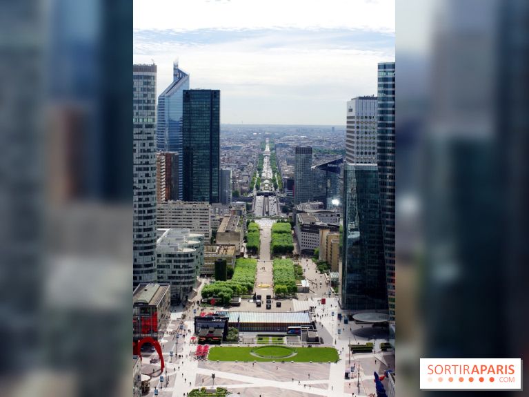 Réouverture du toit de la Grande Arche de La Défense