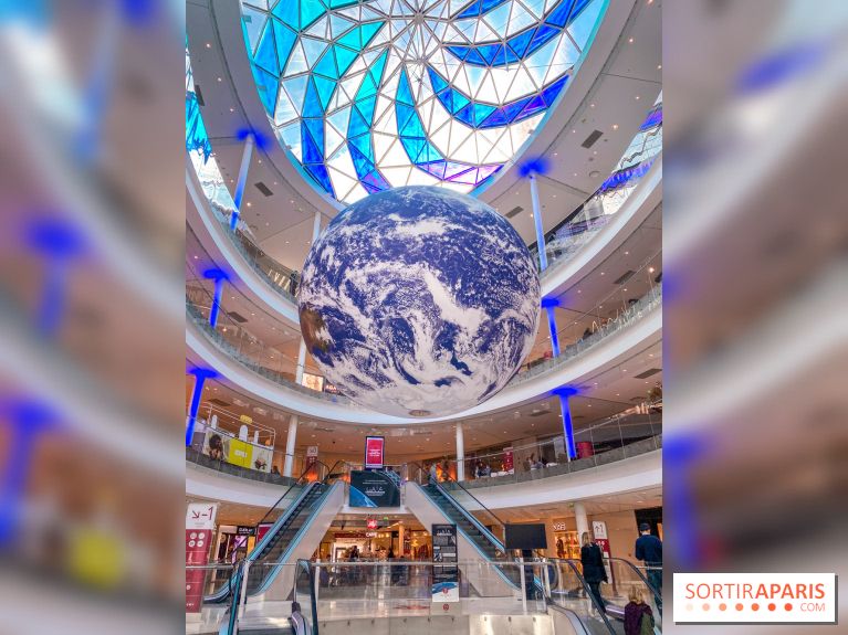 Gaïa de Luke Jerram à Beaugrenelle