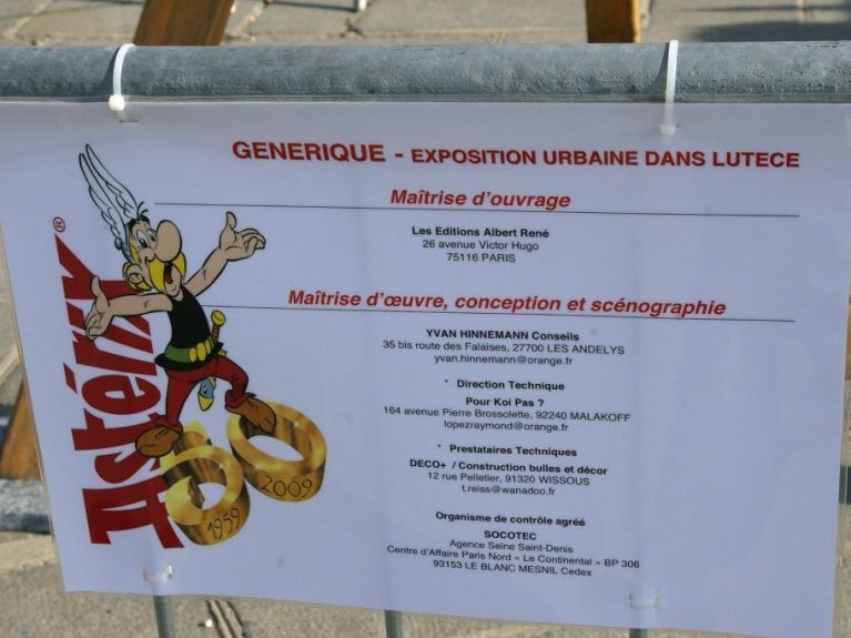 astérix exposition urbaine : "les gaulois envahissent Lutèce". 50 ans Astérix