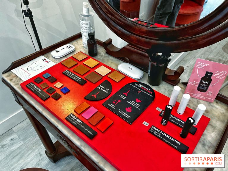 Fête des Mères 2022 : un atelier beauté pour apprendre à se maquiller entre mère et fille