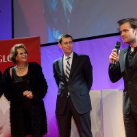 De gauche à droite : Mario Luraschi, Claudia Cardinale, Laurent Lafon et Clovis Cornillac