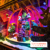 Les vitrines et sapin de Noël des Galeries Lafayette 2022