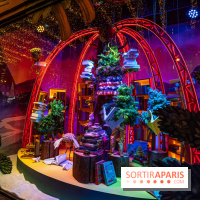 Les vitrines et sapin de Noël des Galeries Lafayette 2022