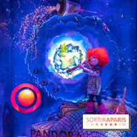 Les vitrines et sapin de Noël des Galeries Lafayette 2022