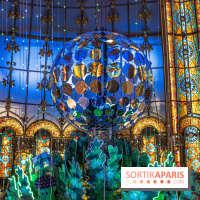 Les vitrines et sapin de Noël des Galeries Lafayette 2022
