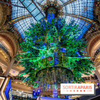 Les vitrines et sapin de Noël des Galeries Lafayette 2022