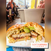 Tata Burger, le restaurant aux burgers en forme de zizi dans le Marais - 121EAD6F CB60 49C7 BBB3 D50AE0ECA397