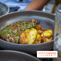 Le restaurant - terrasse Quai Ouest en mode estivale avec ses Dîners Braséro