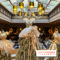Sofitel Paris Le Faubourg décor de Noël 2023 - Robes sapin couture - image00008