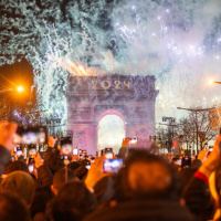 Spectacle du Nouvel An sur l'Arc de Triomphe des Champs-Elysées 2024 - 3R2A3630 Modifier 2