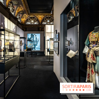 Exposition 'Bijoux de Scène de la Comédie Française' à l'hôtel historique de Mercy-Argenteau qui se dévoile