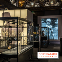 Exposition 'Bijoux de Scène de la Comédie Française' à l'hôtel historique de Mercy-Argenteau qui se dévoile