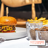 La terrasse du Jardin Privé à Châtelet Les Halles en mode barbecue  -  burger