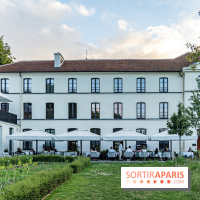 La terrasse dans un jardin avec vue Tour Eiffel du Marguerite 1606 au Domaine de la Reine Margot -  A7C1351