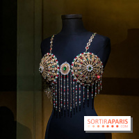 Bijoux de scène de l'Opéra de Paris : l'exposition de parures merveilleuses au Palais Garnier