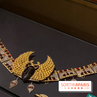 Bijoux de scène de l'Opéra de Paris : l'exposition de parures merveilleuses au Palais Garnier