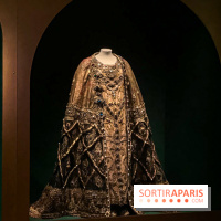 Bijoux de scène de l'Opéra de Paris : l'exposition de parures merveilleuses au Palais Garnier