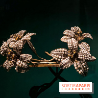 Bijoux de scène de l'Opéra de Paris : l'exposition de parures merveilleuses au Palais Garnier