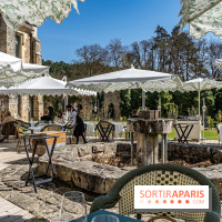 Les Chasses, le restaurant insolite avec une superbe terrasse à l'Abbaye des vaux de Cernay dans les Yvelines