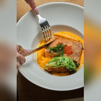 Gaston, restaurant de viande à Paris 17ème - Pavé de saumon en croute de tandoori 4