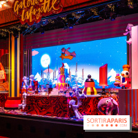 Vitrines et sapin de Noël des Galeries Lafayettes avec Clara Luciani - photos