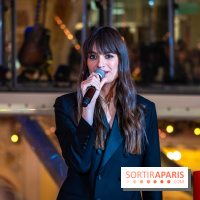 Vitrines et sapin de Noël des Galeries Lafayettes avec Clara Luciani - photos