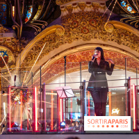 Vitrines et sapin de Noël des Galeries Lafayettes avec Clara Luciani - photos