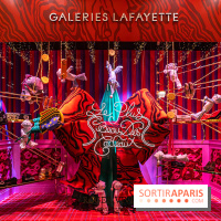 Vitrines et sapin de Noël des Galeries Lafayettes avec Clara Luciani - photos