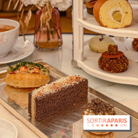 Noël 2025 au Plaza Athénée : tea time festif en famille, patinoire enchantée et chalet-raclette