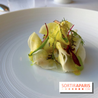 Alliance - Tourteau en fine raviole de radis, mayonnaise maison, huile curry, pomme verte 