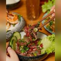 SEP LAÏ à Paris : aperçu des spécialités laotiennes proposées à la carte - Plaisir ultime à chaque bouchée. Vous ne pourrez plus vous en passer ! ✨😋..📍11 rue Buffault, P