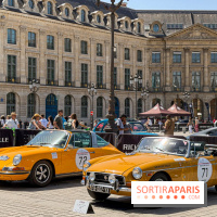 Le Rallye des Princesses expose ses voitures de collection sur la Place Vendôme