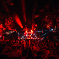 La Clairière : le club open-air de Paris pour l’été 2026 - @SEBASTIENK ARTS CLAIRIERE 05511