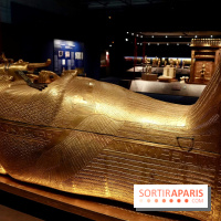 Le sarcophage illuminé dans l’exposition Toutânkhamon - Toutankhamon : son tombeau et ses trésors