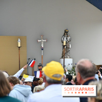 En images : la messe géante sur les Champs-Elysées du Pape Léon XIV