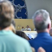 En images : la messe géante sur les Champs-Elysées du Pape Léon XIV