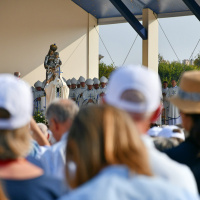 En images : la messe géante sur les Champs-Elysées du Pape Léon XIV