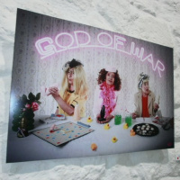 oh my gode! Cette mamie que vous voyez là n'est autre que la grand-mère de l'artiste, Eliz... 