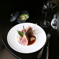 Carré d'agneau rôti au romarin