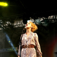 Selah Sue sur le Parvis de l'Hôtel de Ville - Festival Fnac Live