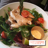 Le Paradis du fruit : salade composée de poulet grillé chaud