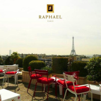 Terrasse et bar de l'hôtel Raphael : un lieu féérique
