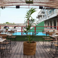 Le Playtime : la péniche terrasse piscine !