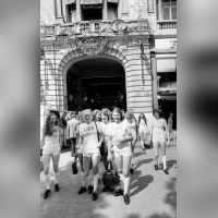 Lido 78,  Les Bluebells devant l'entrée de l'ancien Lido