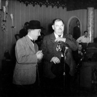 Lido 78,  Laurel et Hardy sur la scène du lido de Paris