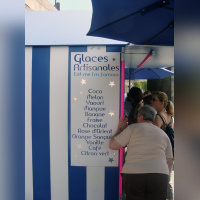 Paris plage, sur les bords de Seine. Glaces artisanales.