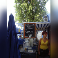 Paris plage, sur les bords de Seine. Tous les vendredis soir : "huitres party" !