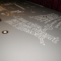 Inscriptions au plafond