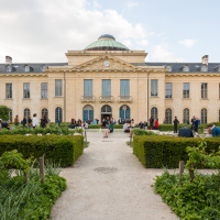 Versailles culturellement : interview du maire François de Mazières entre théâtre et patrimoine