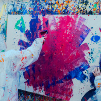 Breush à Paris : vivez l’expérience immersive d’Action Painting dans un cube artistique